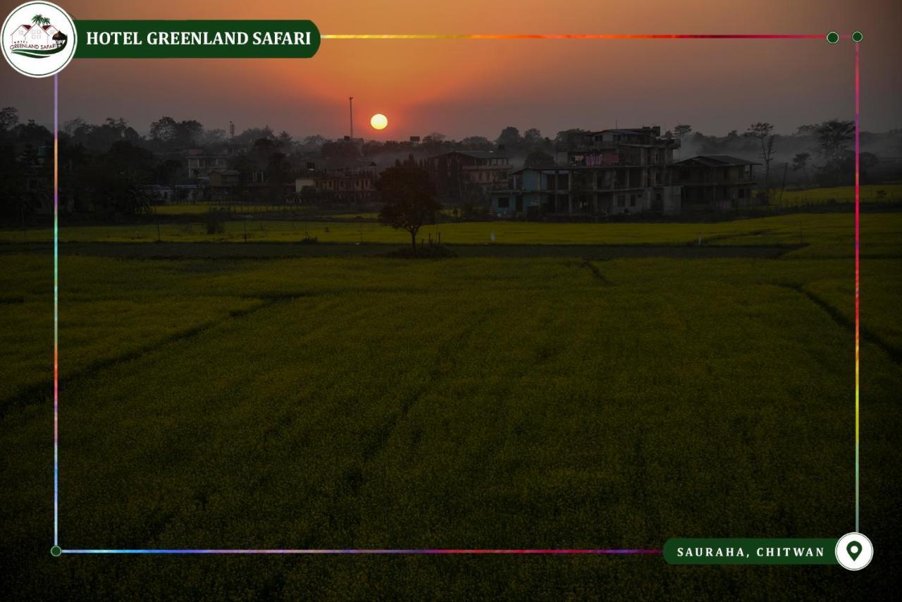 Hotel Greenland Safari Sauraha Eksteriør billede