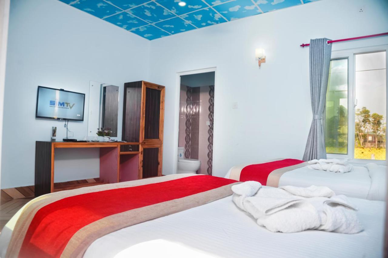 Hotel Greenland Safari Sauraha Eksteriør billede