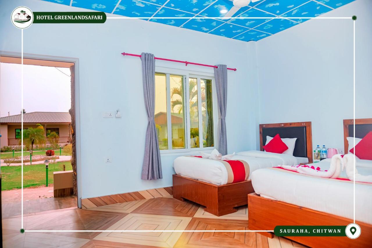 Hotel Greenland Safari Sauraha Eksteriør billede