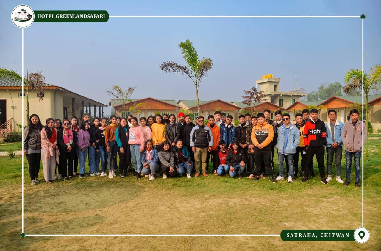 Hotel Greenland Safari Sauraha Eksteriør billede