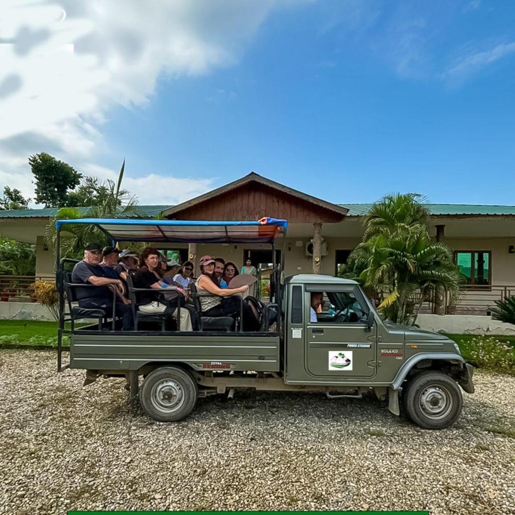 Hotel Greenland Safari Sauraha Eksteriør billede