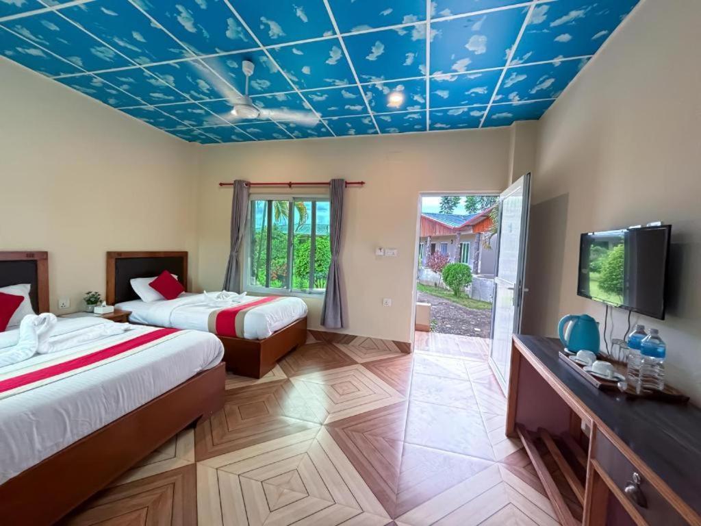 Hotel Greenland Safari Sauraha Eksteriør billede
